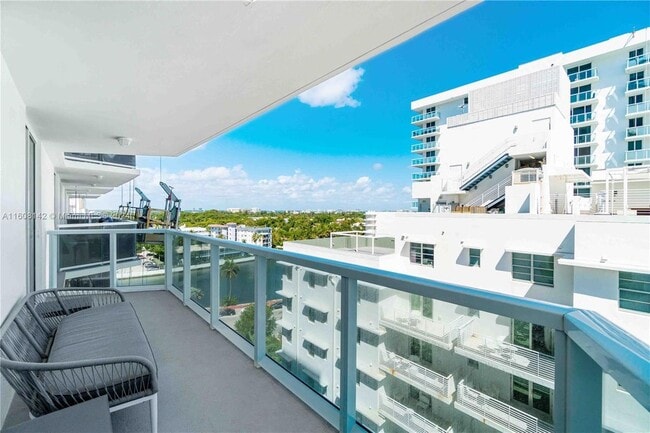 Photo - 2401 Collins Ave