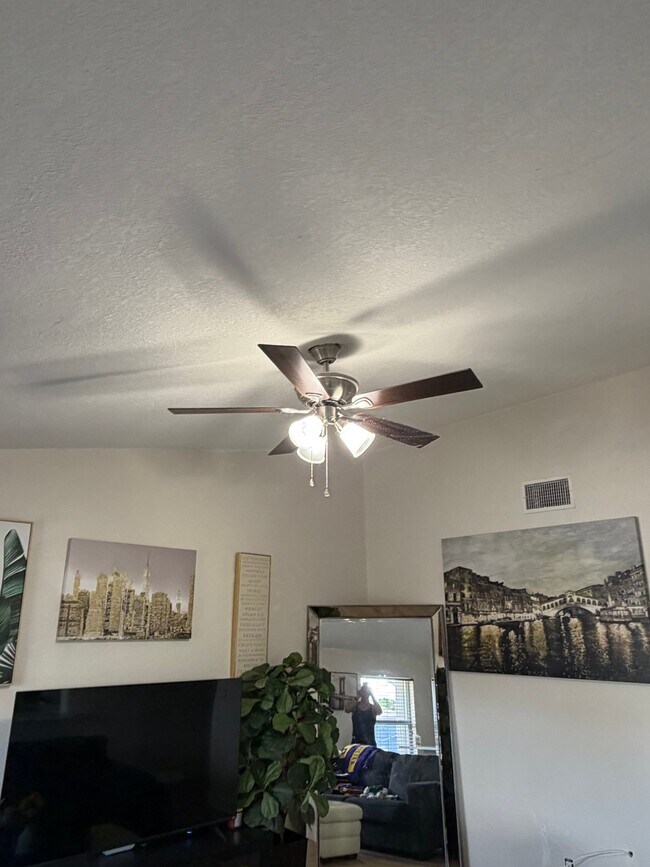 Photo - 1525 Kestrel Way