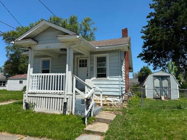 Photo - 2117 Eckart St