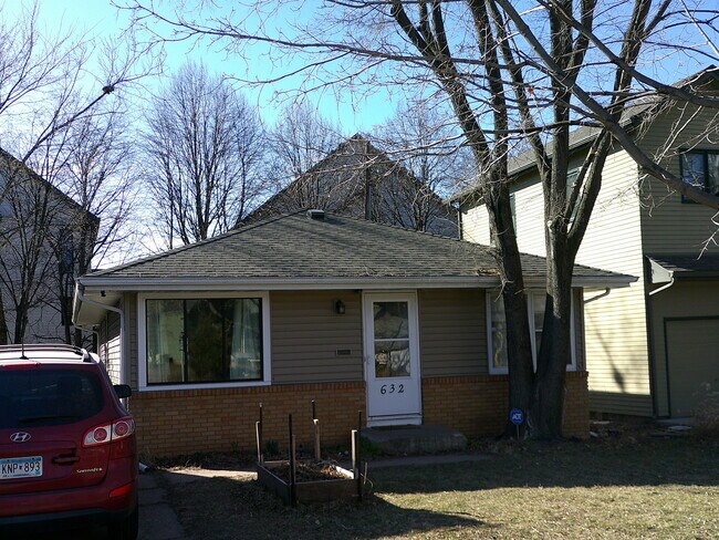 Photo - 632 Upton Ave S House