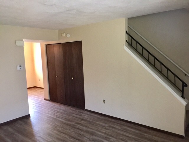 Living Room - 3428 W Richwoods Blvd