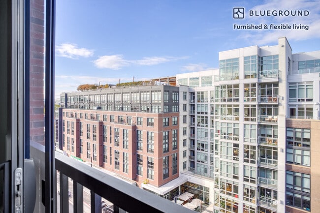 Photo - 625 H St NW Unidad FL8-ID380