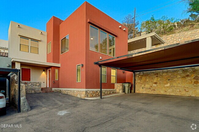 Building Photo - 4016 Camelot Heights Dr Rental