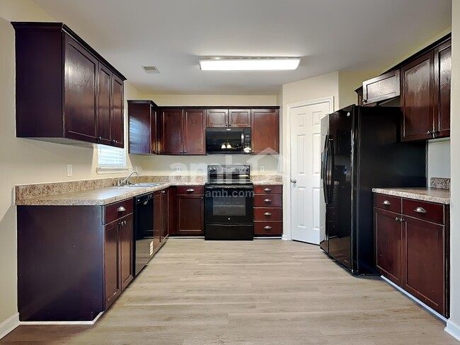 Photo - 2 Crystal Lake Dr