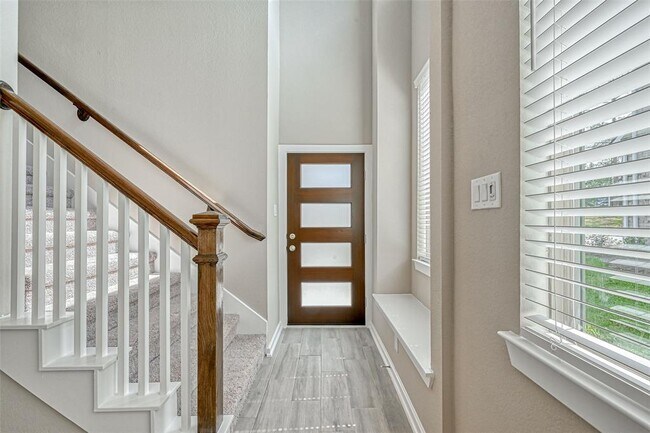 Photo - 572 Long Leaf Dr