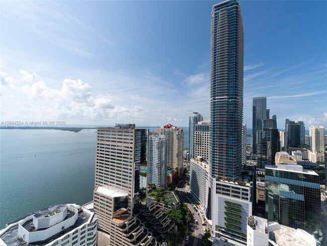 Building Photo - 950 Brickell Bay Dr Unit 3905 Rental