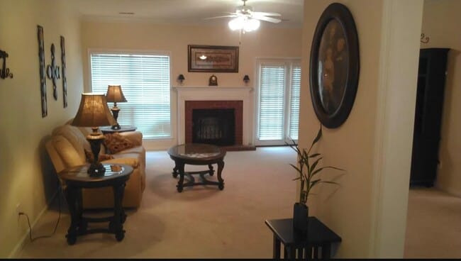 Photo - 813 Halstead Ct SE