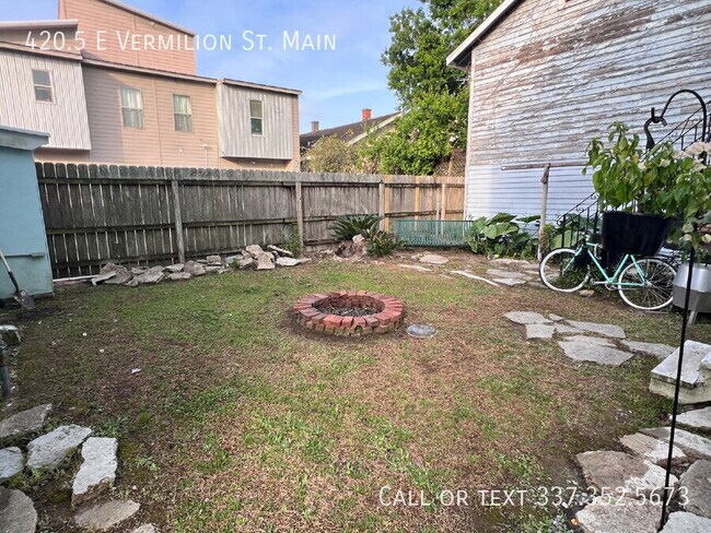 Photo - 420.5 E Vermilion St