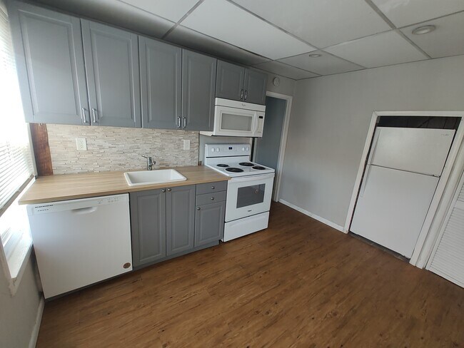 Photo - 236 E Hector St Unidad Apt B
