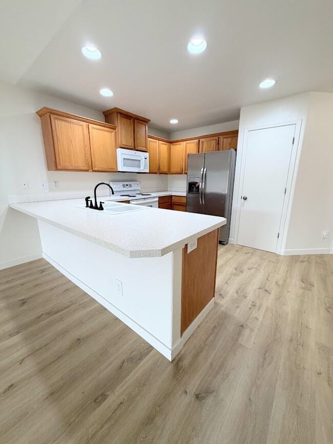 Photo - Fontana Duplexes Unit 4981