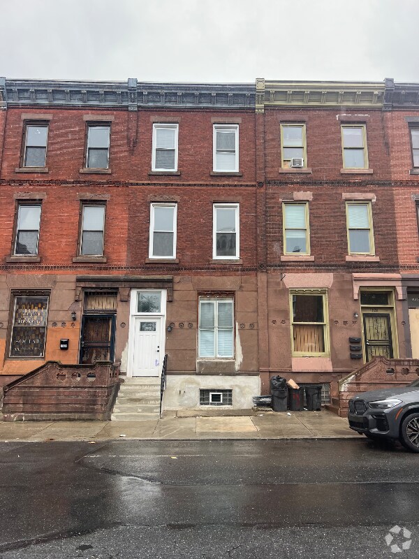 Building Photo - 1926 W Diamond St Unit 4 Rental