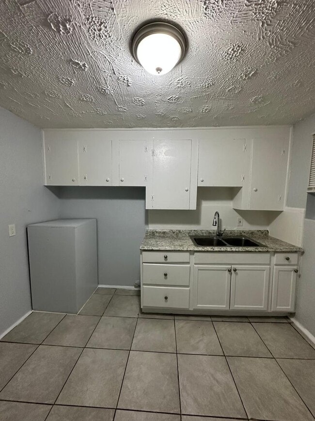 Building Photo - 1364 Harrison St Unit 2