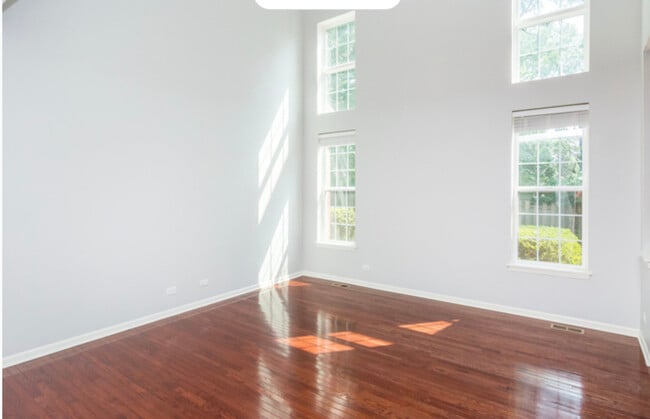 Photo - 10S449 Carrington Cir