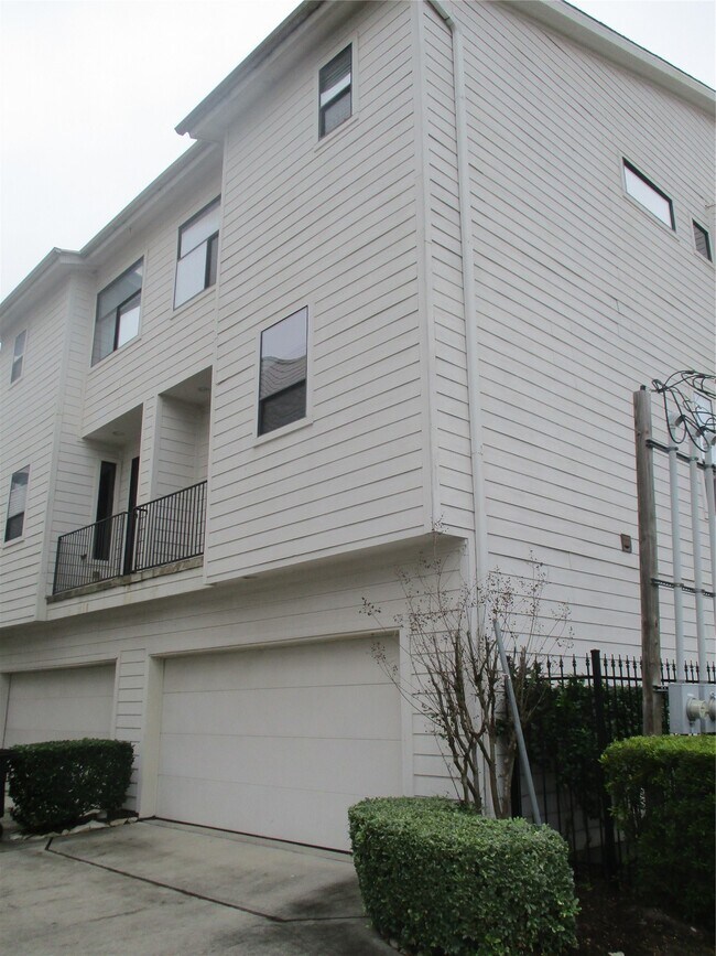 Photo - 703 St Charles St