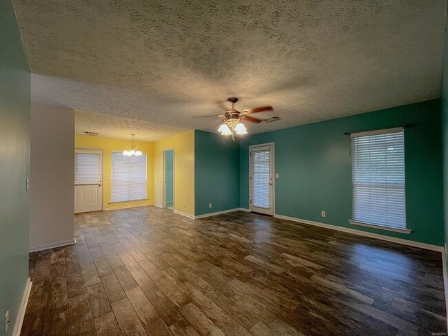 Photo - 121 Hickory Trail