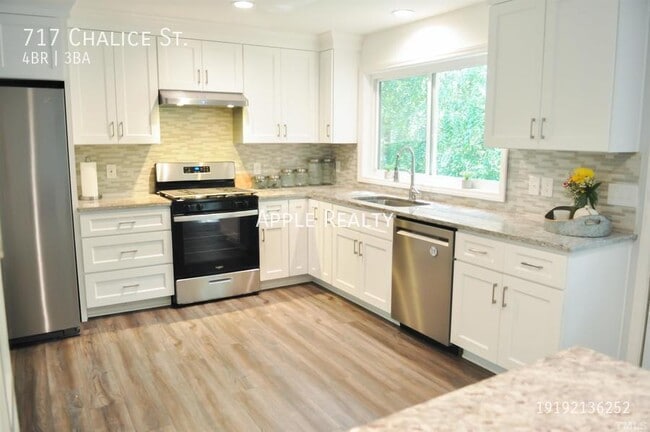 Photo - 717 Chalice St