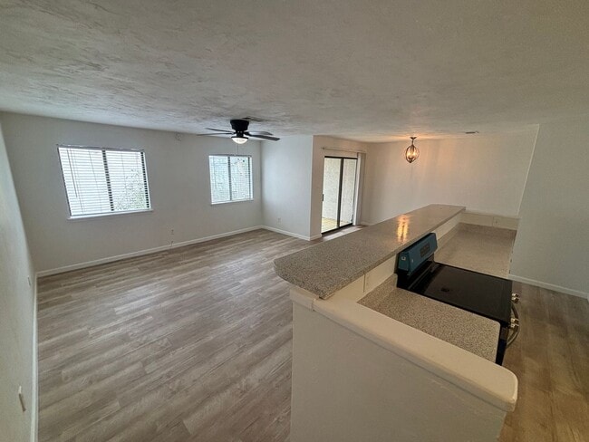 Photo - 2 Bedroom 2 1/2 bath in the Lakes Townhome...