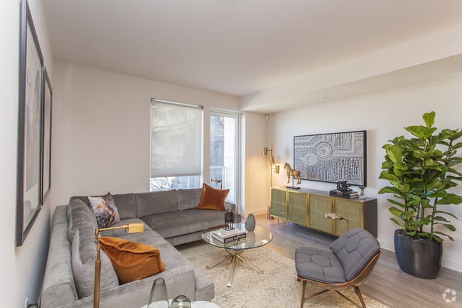 1 BR, 1 BA - 790 SF