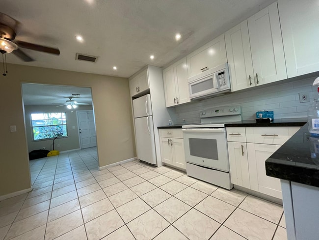 Photo - 4671 SW 66th Ave