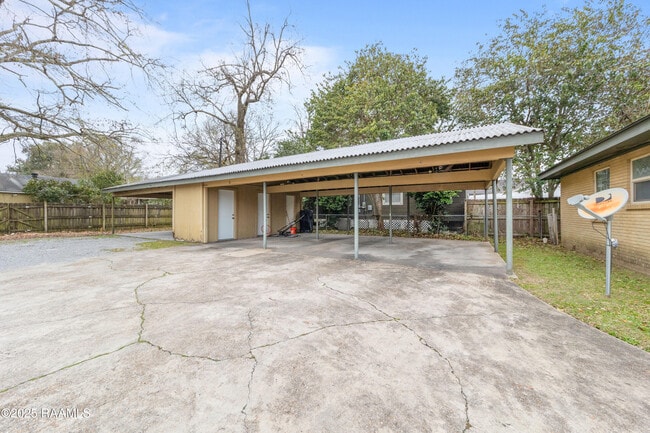 Photo - 1501 W St Mary Blvd