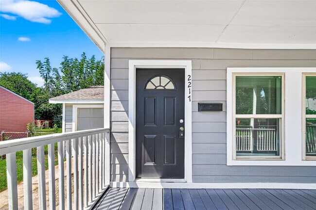 Photo - 2217 10th St