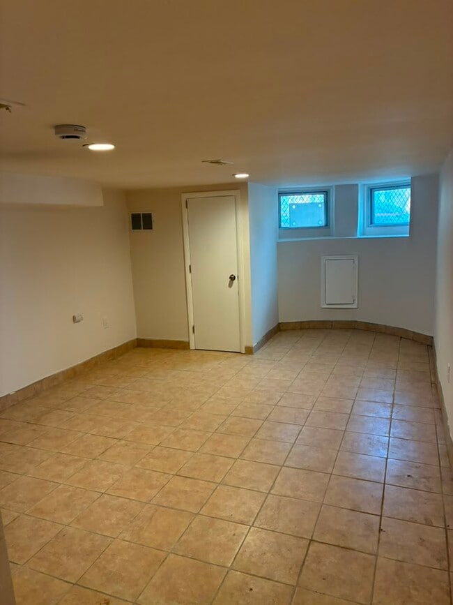 Photo - 1921 N Fulton Ave