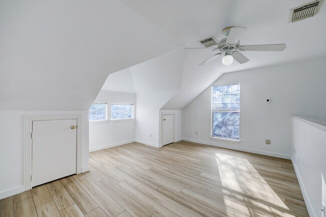 1401 Castle Ct Unit 1403 B