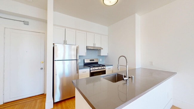 Building Photo - 1408 California St Unit 405