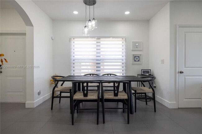 Photo - 345 NE 194th Ln