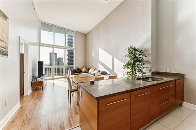 Building Photo - 465 Brickell Ave Unit 465 Brickell Ave  2806