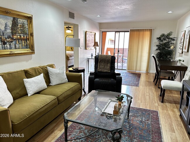 Photo - 12222 N Paradise Vlg Pkwy S Unidad 331