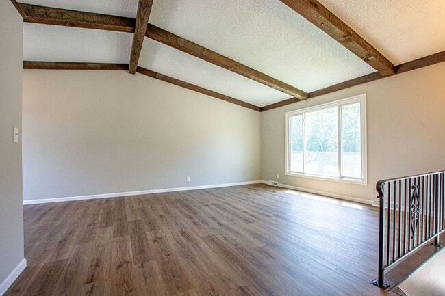 Photo - 3 Bedroom / 1.5 Bath with Fenced Backyard and Washer/Dryer in Walnut Grove in Millard!