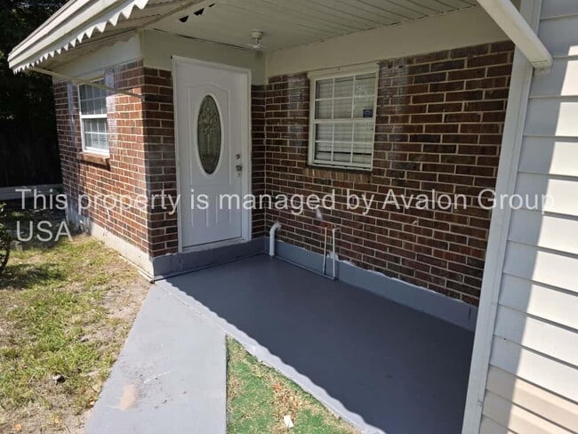 Photo - 3137 Kingston St