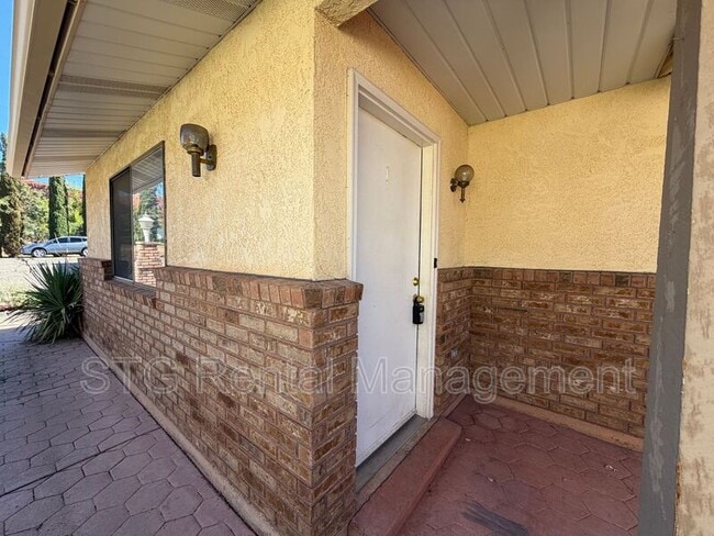 Photo - 325 N Main St Unidad #1
