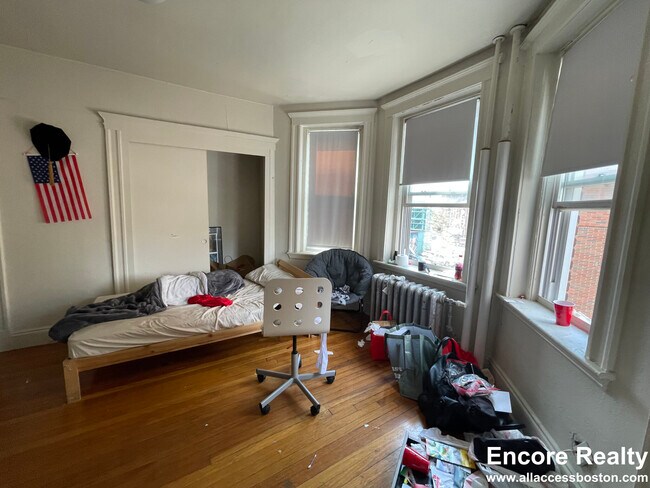 Photo - 1161 Boylston St