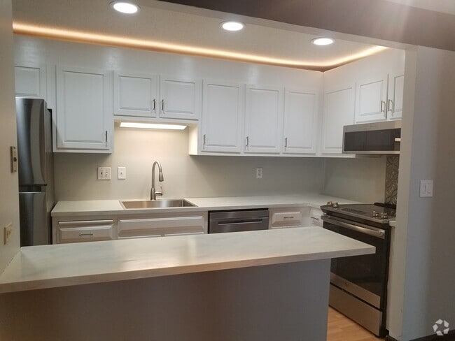 Building Photo - 91 Country Squire Drive Unit G Rental