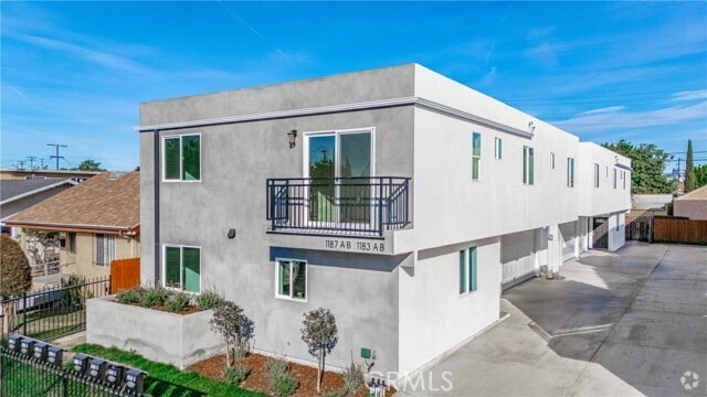 Building Photo - 1183 E 59th Pl Rental