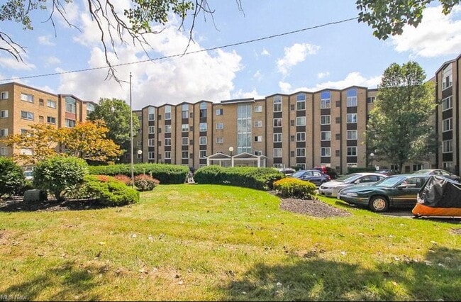 Building Photo - 25735 Lorain Rd Unit 18