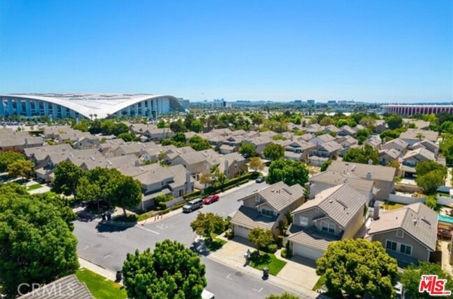 Building Photo - 8721 Endsleigh Ave Unit F