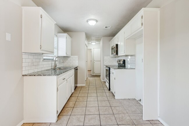 Photo - 12225 SW 14th St