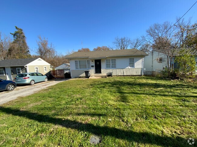 Building Photo - 3 Bedroom House