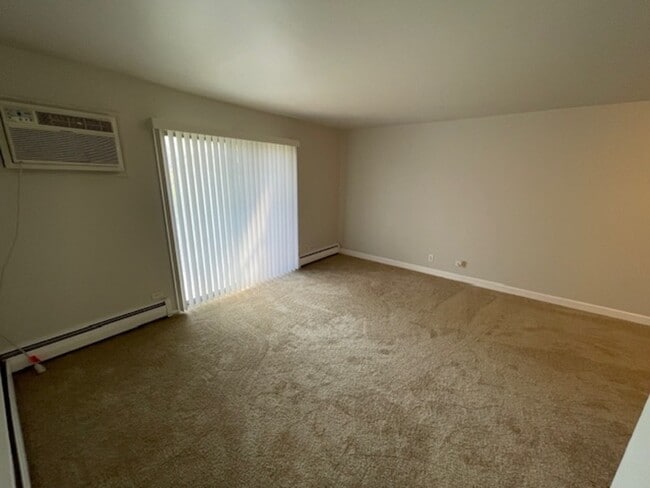 Building Photo - 932 W Rollins Rd Unit 932-E