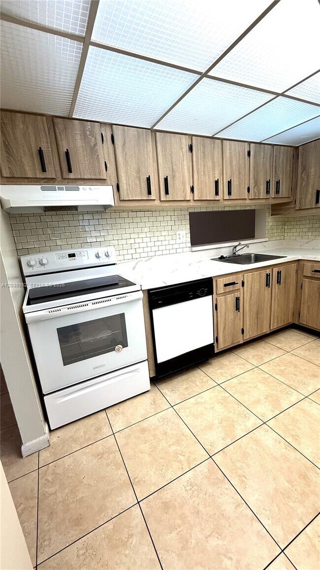 Photo - 8540 SW 133rd Avenue Rd Unit 422