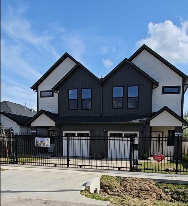 Photo - 4618 Davenport St