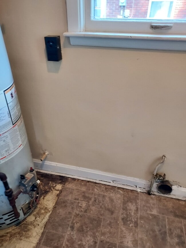 Photo - 6105 Oakdale Ln