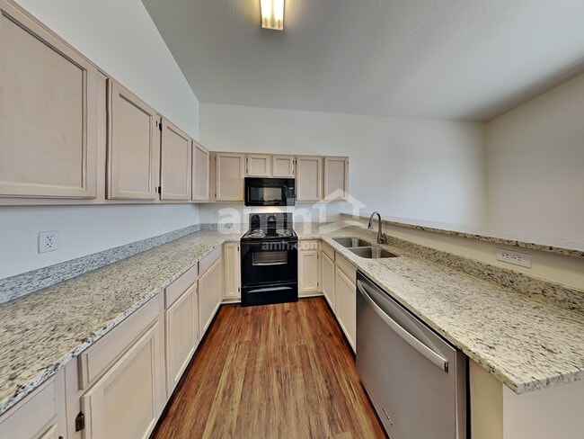 Photo - 539 S Apache Dr