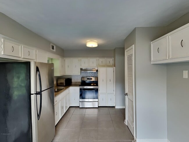Photo - 668 Brakebill Ave
