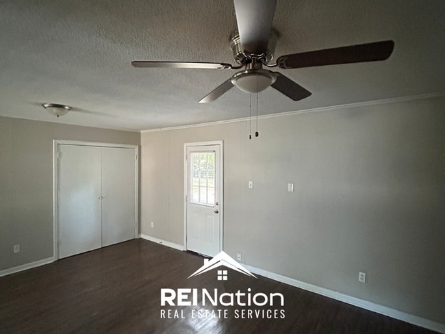 HORN LAKE CHARMER! 3BR/1BA | Vinyl Plank Floors & Open Kitchen | Fenced Yard!