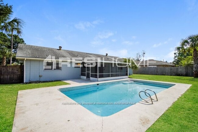 413 Lake Ned Rd