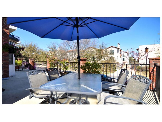 Fabulous two bedroom two bath condo locate... - Fabulous two bedroom two bath condo locate...